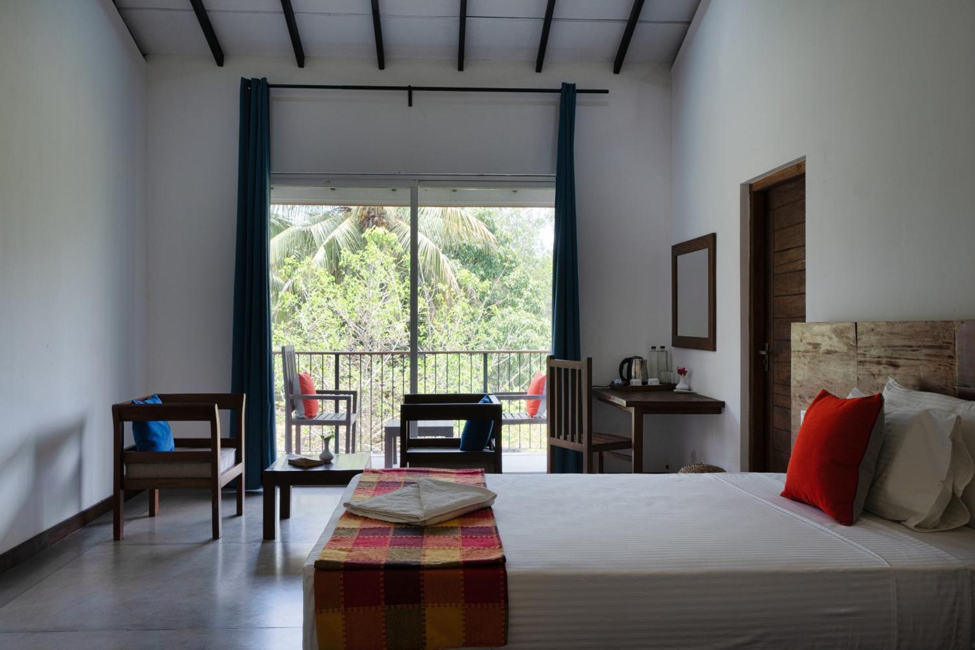 Lario Resort Σιγκιρίγια Εξωτερικό φωτογραφία