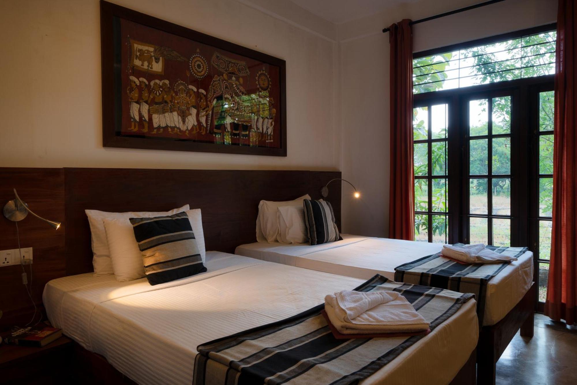Lario Resort Σιγκιρίγια Εξωτερικό φωτογραφία
