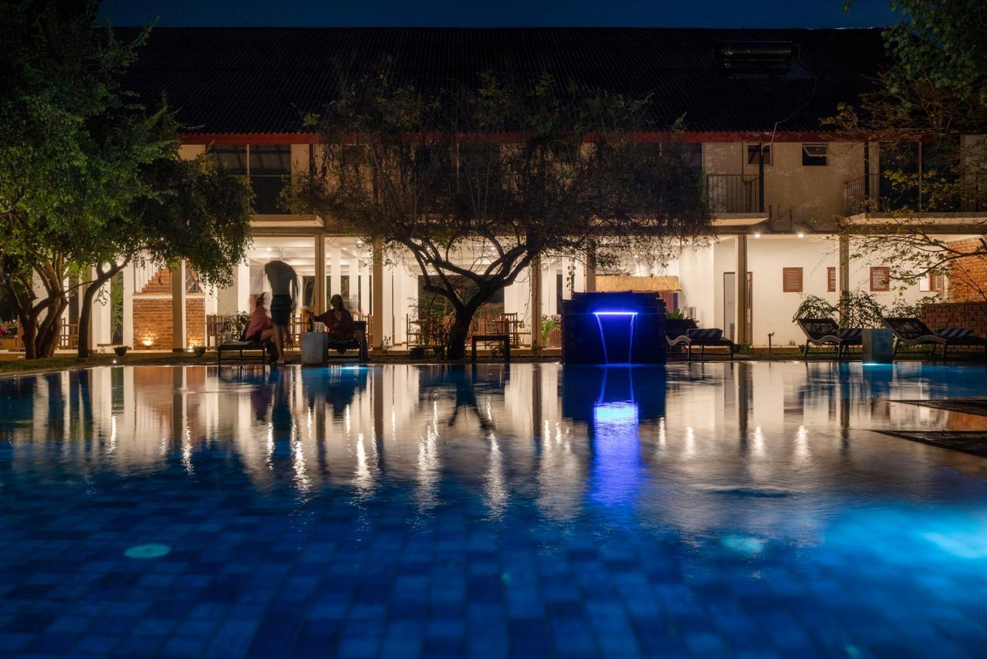 Lario Resort Σιγκιρίγια Εξωτερικό φωτογραφία