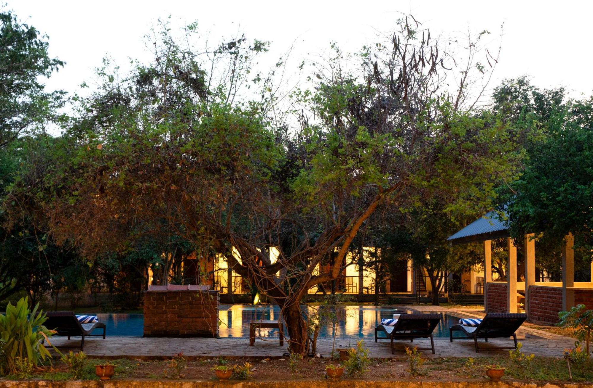 Lario Resort Σιγκιρίγια Εξωτερικό φωτογραφία