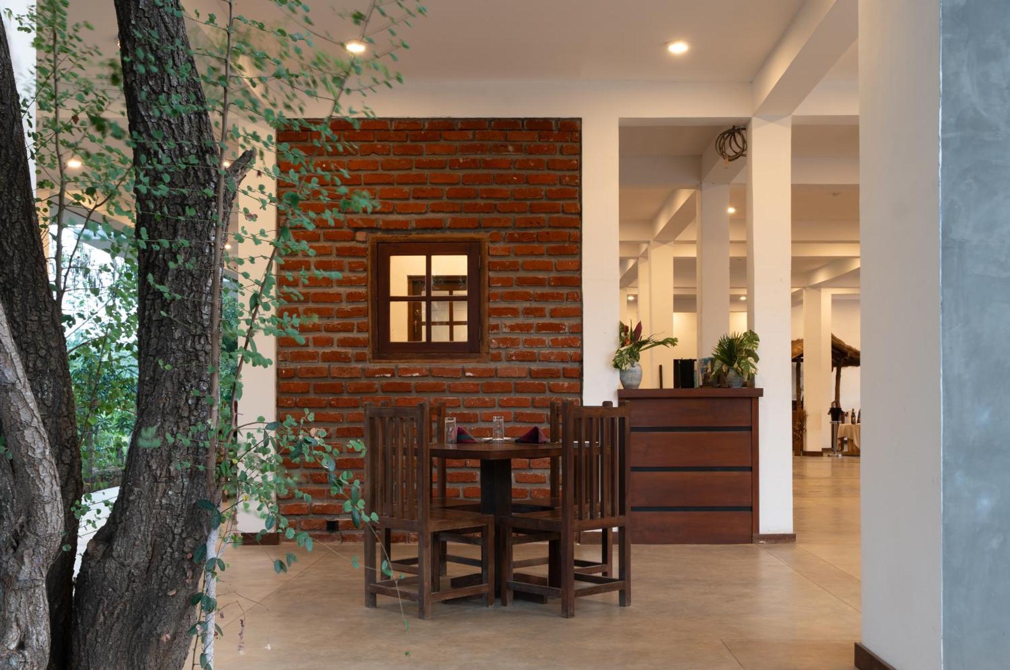 Lario Resort Σιγκιρίγια Εξωτερικό φωτογραφία